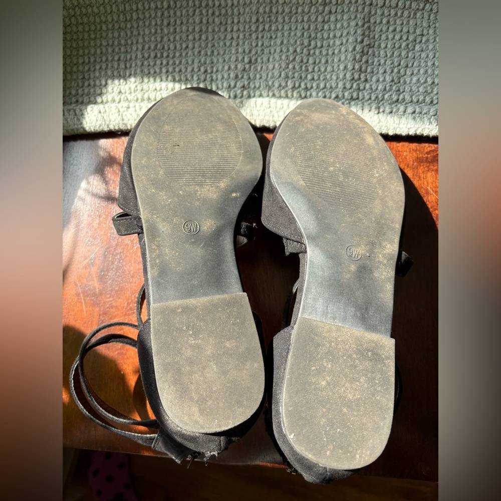 Torrid Elastic Strap Flat (WW) size 9 - Picture 6 of 8